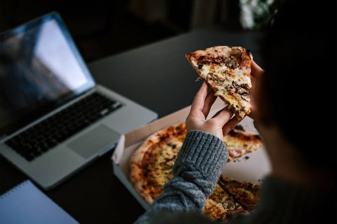 Why Eating Late At Night Causes Acid Reflux